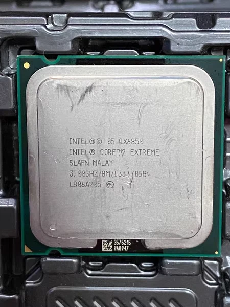 Procesador CPU Intel Core 2 Extreme QX6850 3 GHz 1333 MHz 8 MB LGA775 Foto 1 de 1