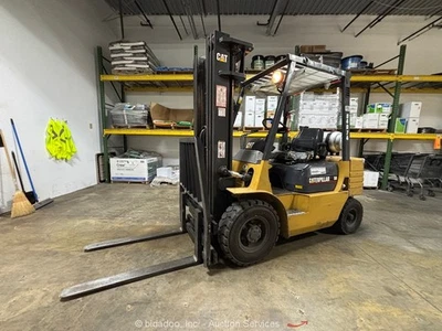 Caterpillar GP25 5,000 lbs Class Warehouse Industrial Forklift Lift LP bidadoo - Image 1 of 4