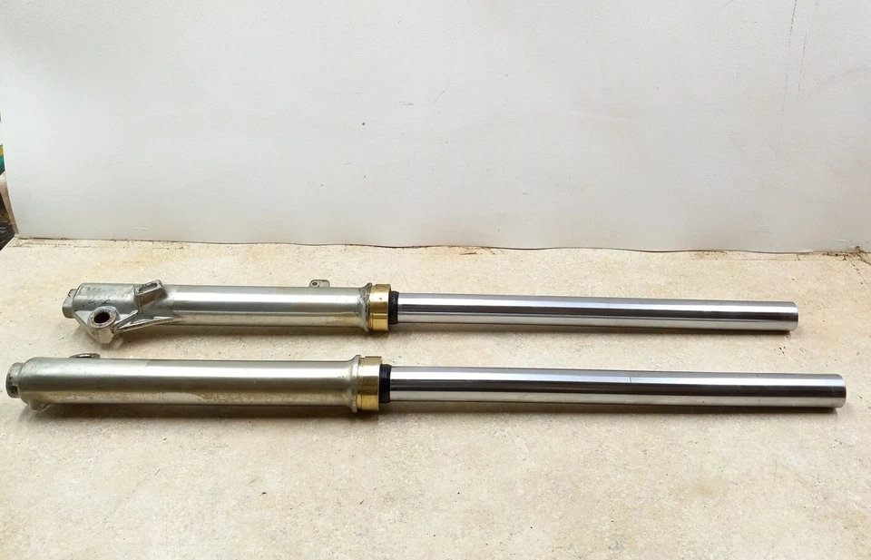  Juego de pares de horquillas delanteras buenas Yamaha 250 DT DT250 ENDURO 1979 JAP AP-171 Foto 1 de 4