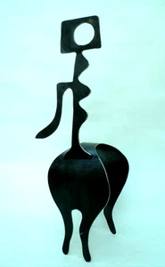 LAMA - kleine abstrakte Metallskulptur von TIHANY - Bild 1 von 4