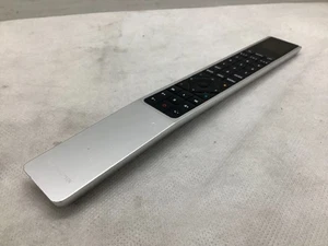 Bang & Olufsen BeoRemote One Plata 1-3 MyButtons son atajos para personalizar - Imagen 1 de 8