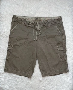 PANTALONES CORTOS CARGO AMERICAN EAGLE MUJER TALLA 6 BOLSILLOS ELÁSTICOS AE 11.5" ENTREPIERNA - Imagen 1 de 4
