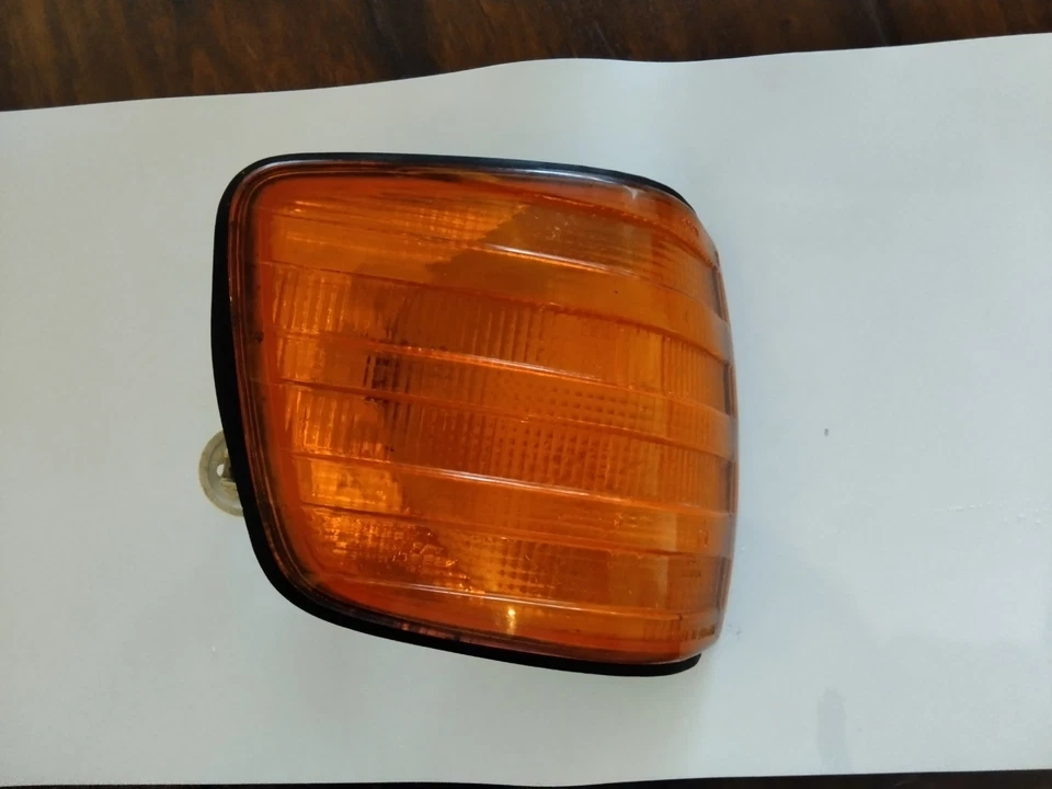 Indicador de señal de giro delantero derecho mercedes w126 sec bosch 1305233923 - oem Foto 1 de 4