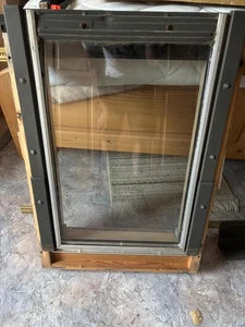 Dachfenster Größe 55x78cm Schwingfenster von VELUX Inkl Eindeckrahmen in grau - Bild 1 von 3