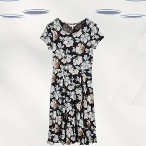 Ex Seasalt Women's Short Slevee Fit & Flare Dress in Black Floral Print (Defect) - Picture 1 of 4