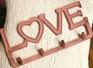 Love 4 Ganchos Montaje en Pared Rústico Antiguo De Colección 9 1/2x4 1/2 pulgadas Nuevo - Imagen 1 de 4