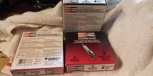 OEM 4 Pack Champion Copper Plus Spark Plug RC12LYC Jeep Chrysler Dodge, NIB - Foto 1 di 5
