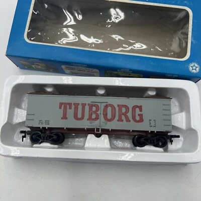 LIFE LIKE HO SCALE TUBORG BEER REEFER CAR IN BOX - Image 1 of 4