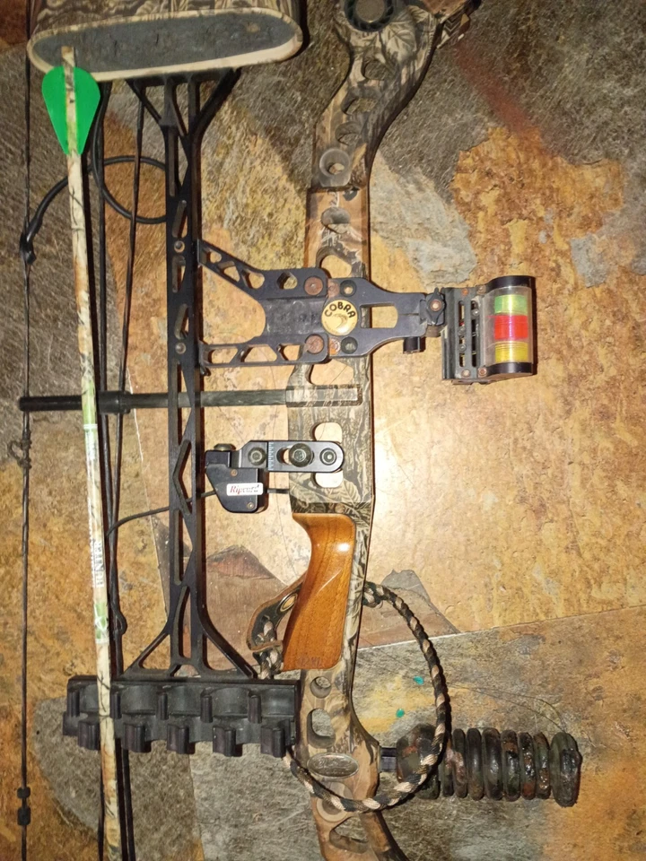 RH Mathew’s Solocam Q2XL Right Handed Compound Bow - Image 1 of 4