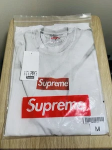 Camiseta Supreme MM6 Maison Margiela Logo Caja Blanca Nueva en Bolsa con Recibo Talla M - Imagen 1 de 6