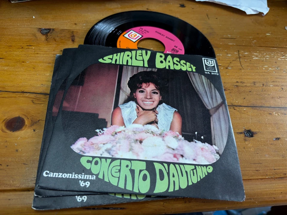 7"  ITALY 1968 Shirley Bassey – Concerto D'Autunno - Image 1 of 1