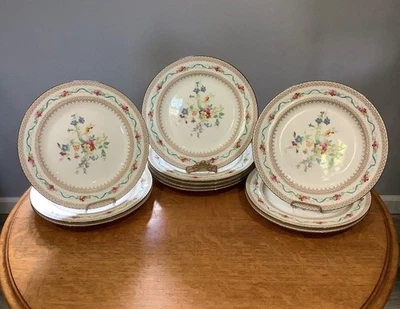 Cintas y rosas Wedgwood pintadas a mano porcelana de hueso 11 platos de almuerzo 8 3/4" X9491 Foto 1 de 4