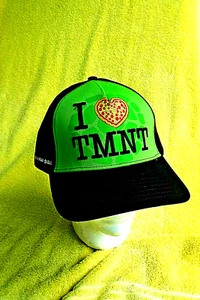 ¡NUEVO con ETIQUETAS ¡FUERA DE IMPRENTA! ¡DE COLECCIÓN! GORRA BORDADA VERDE/NEGRA I LOVE (CORAZÓN DE PIZZA) TMNT! - Imagen 1 de 12