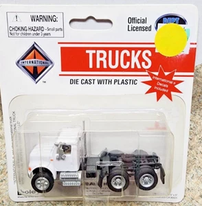 Boley 1:87 HO #4000 International 4900 Black Single Axel Day Cab Semi Tractor - Picture 1 of 2