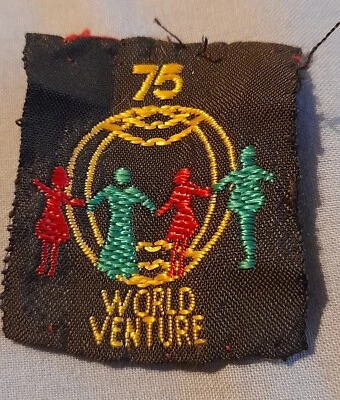 Brownie Guide 1975 world venture badge - Image 1 of 2