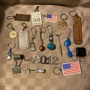 Vintage Schlüsselanhänger Konvolut - Bild 1 von 17