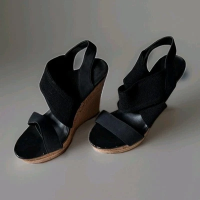 Cuña negra para mujer Charles David talla 8 algo de desgaste Foto 1 de 4