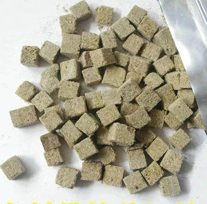 Getrocknete rote Blutwurmwürfel Fische/Schildkröte bestes Futter Aquarium für Fischfutterarten - Bild 1 von 1