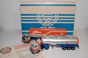 A73 1:50 TEKNO SCANIA + CAMION VOLVO CON RIMORCHIO 10 ANNI SET REGALO NUOVO C... - Foto 1 di 20
