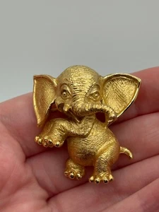 Vintage Trifari Signed Gold Tone 3D Elephant Brooch - Picture 1 of 17