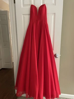 Vestido rojo formal Faviana talla 6 Foto 1 de 4