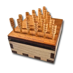 Peg Jump Puzzle | Klassisches Golf-T-Shirt-Spiel - Bild 1 von 10