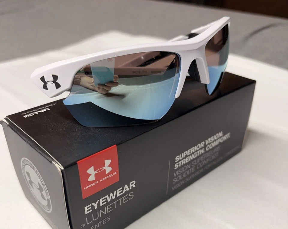 Gafas de sol Under Armour Windup blancas satinadas de béisbol afinadas para jóvenes Foto 1 de 4