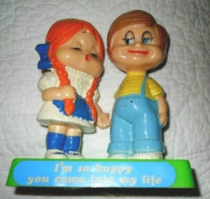 Russ Berrie, The Berries 1971 Statuette - Young Boy & Girl Sweethearts Valentine - Bild 1 von 9