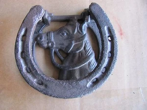 Cast Iron Horse w/ Horseshoe Door Knocker Rustic Farm Barn Gate Western - Picture 1 of 9