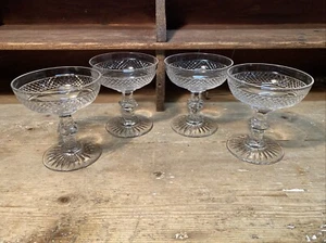 4 CHAMPAGNERBECHER AUS KRISTALL VON SAINT LOUIS MODELL TRIANON - Bild 1 von 6