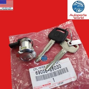 ORIGINAL FABRICANTE DE EQUIPOS ORIGINALES TOYOTA 00-03 TUNDRA CILINDRO DE TAPA DE COMBUSTIBLE Y JUEGO DE LLAVES 69058-26030 - Imagen 1 de 4