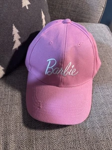 Barbie Mütze rosa bestickt verstellbar Riemen hinten Einheitsgröße Cap - Bild 1 von 7