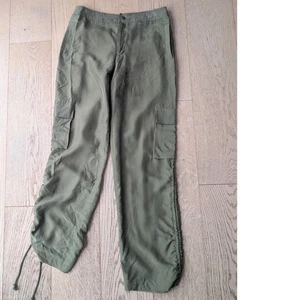 Cargohose Seide olivgrün Größe 6 Kordelzug Knöchel Nicole Miller Collection - Bild 1 von 10