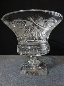 Coupe en cristal taillé sur piédouche base section carrée décor géométrique - Imagen 1 de 24