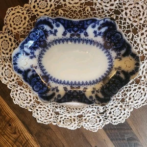 Plato para servir Flow Blue Florida Exquisite Johnson Bros 16,5" con detalles dorados - Imagen 1 de 6