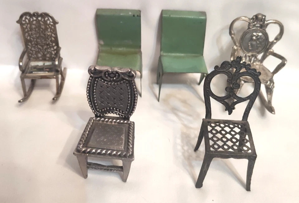 Lote Surtido De Colección de 6 Muebles De Metal Para Casa De Muñecas Accesorios Sillas 2 Mecedoras Foto 1 de 4
