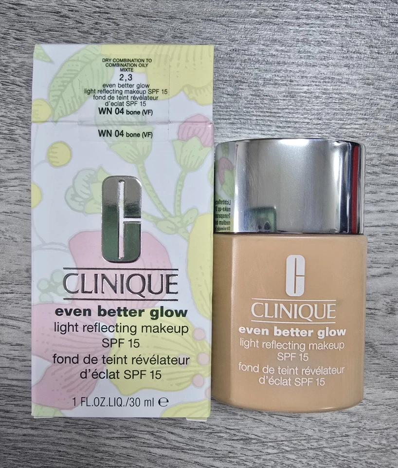 Clinique Even Better Glow Light Reflecting Makeup SPF15 | WN 04 Bone (VF) | 30ml - Image 1 of 1