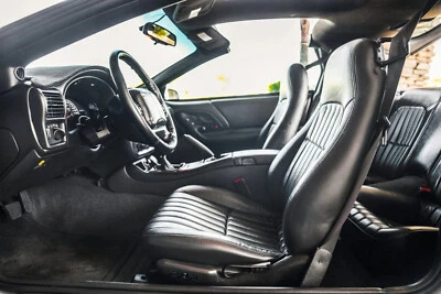 Fundas de asiento perforadas de repuesto de cuero para Chevrolet Camaro / Z28 (1997-2002) Foto 1 de 4