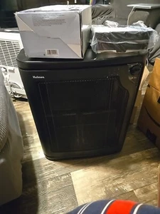 Holmes TRUE HEPA Console Air Purifier With 3 NEW FILTERS AND 3 JUST INSTALLED - Picture 1 of 5