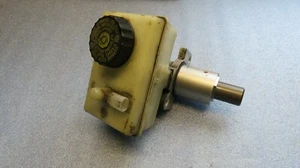 Mercedes Benz W220 Brake Master Cylinder with Reservoir A2204300002 Lucas 32662134 - Picture 1 of 8