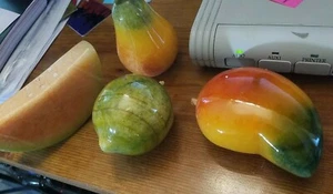 4 Vintage Alabaster Polished Stone Marble Fruit Pieces - Picture 1 of 5