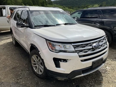 18 FORD EXPLORER Spindle Knuckle Front Right - Image 1 of 4