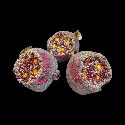 Adornos de árbol de Navidad rojos vintage de 3 granadas con cuentas de azúcar Foto 1 de 4