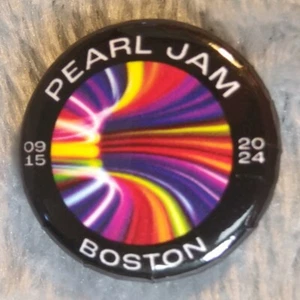 Pearl Jam Pin Button Fenway Boston 15.09.2024 Dark Matter Tour Eddie Vedder PJ - Bild 1 von 3