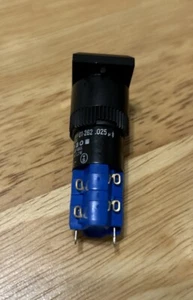EAO 01-262.025 Pushbutton Switches - Picture 1 of 3