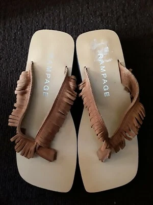 NEW! Rampage Tan Fringe Thong Mules Size 8M - Image 1 of 4