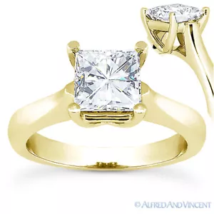 Anillo de compromiso solitario de moissanita Square Forever ONE D-E-F en oro amarillo de 14 K - Imagen 1 de 4