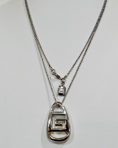 Collana con ciondolo logo G ritaglio tono argento vintage firmata Givenchy 32"