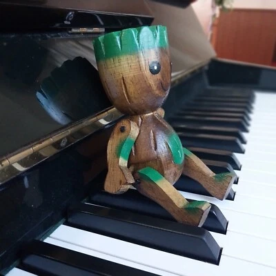 Marioneta sentada Groot de madera hecha a mano figura pintada decoración del hogar juguete regalo de año nuevo Foto 1 de 4