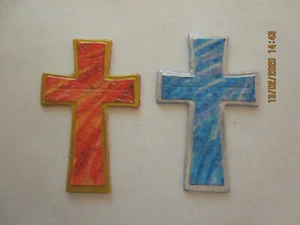 Wachsornament, Wachskunst, Kreuz, verschiedene Farben, Kerze selbst gestalten - Bild 1 von 3